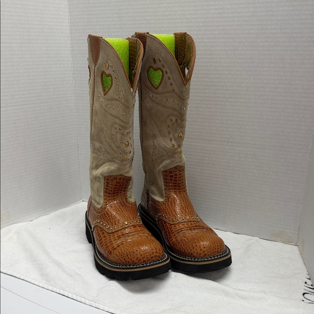 ARIAT Brown Leather Cowgirl Boots with Beige Shaft and Heart Accent
